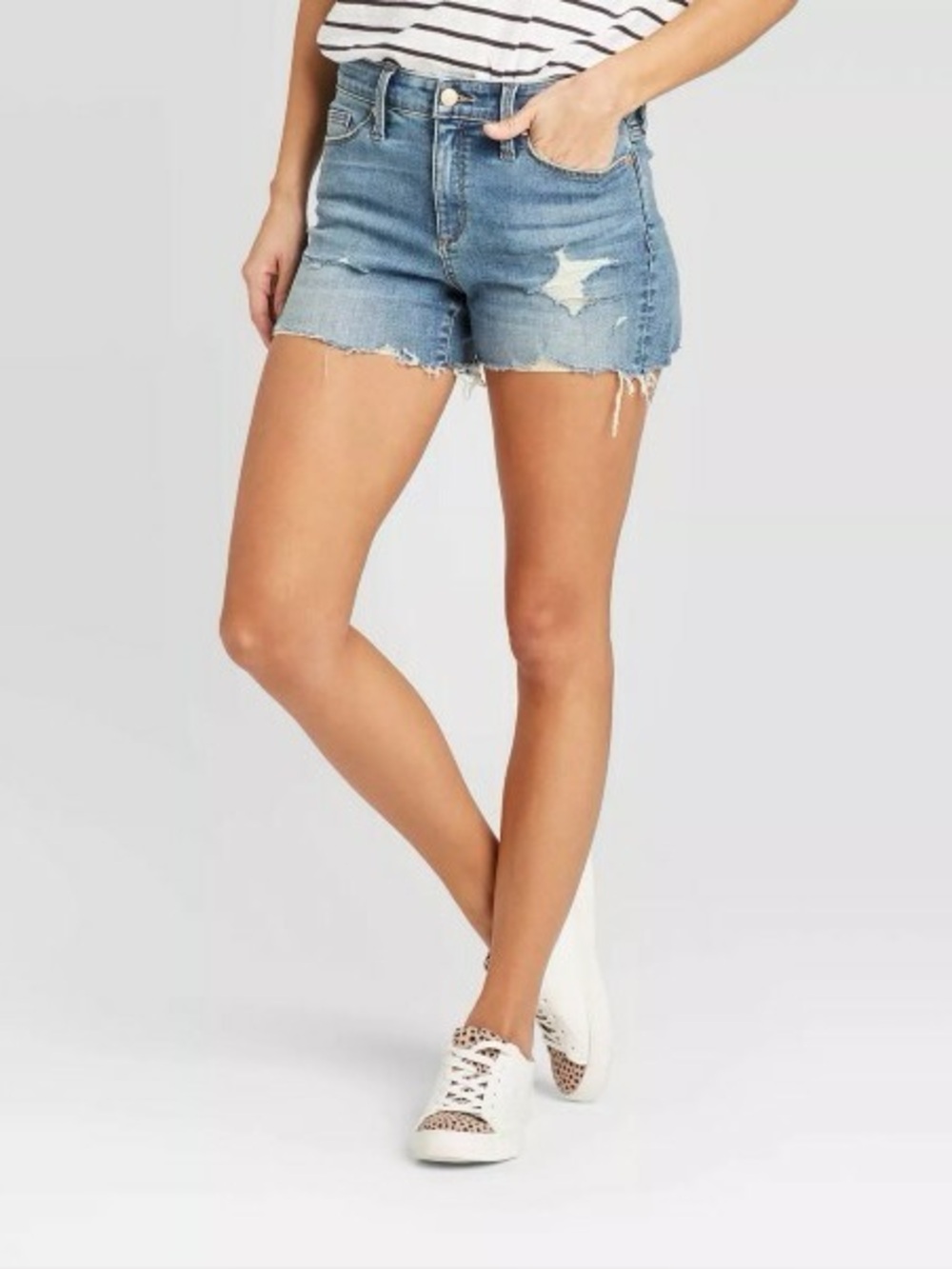 Universal Thread Women's High-Rise Distressed Jean Shorts Medium Wash Size 6